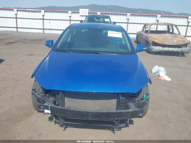 5NPD84LF3HH069572 Hyundai Elantra