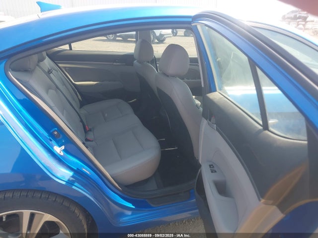 5NPD84LF3HH069572 Hyundai Elantra