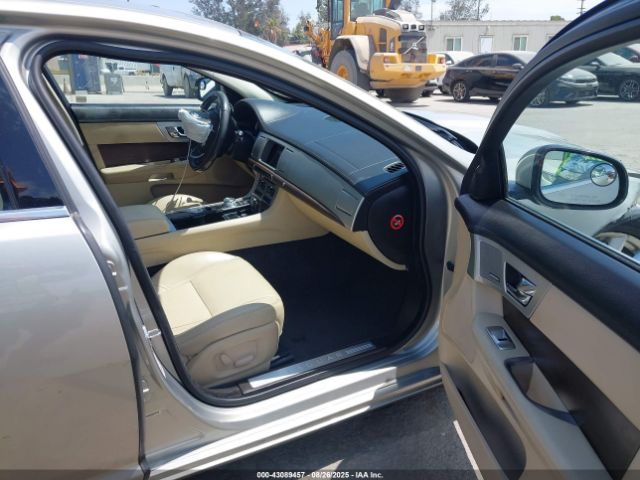 2013 JAGUAR XF SAJWA0ES7DPS68348 Photo 4
