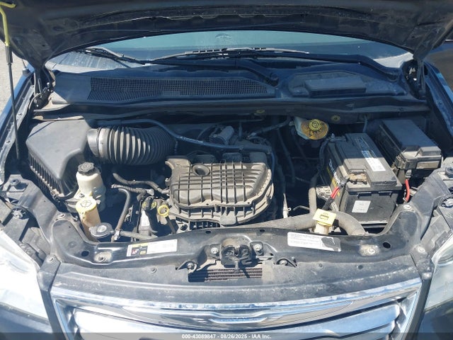2C4RC1BG7FR560692 Chrysler Town and Country
