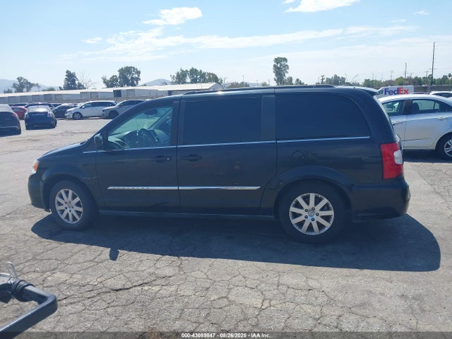 2C4RC1BG7FR560692 Chrysler Town and Country