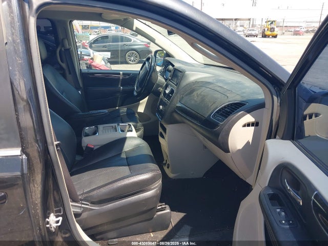 2C4RC1BG7FR560692 Chrysler Town and Country