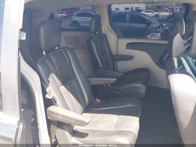 2C4RC1BG7FR560692 Chrysler Town and Country
