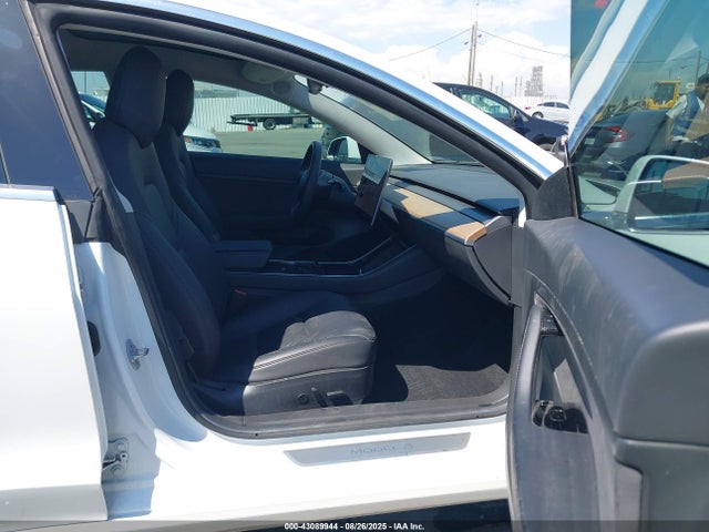 5YJ3E1EA2LF740502 Tesla MODEL 3