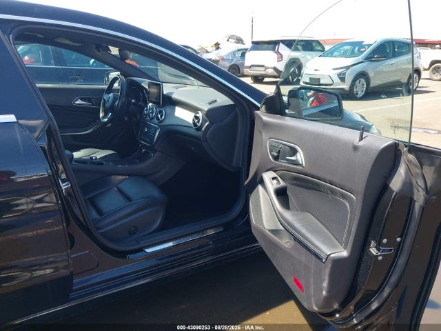 Mercedes-Benz CLA-Class 2015 WDDSJ4EB1FN259699 Image 5