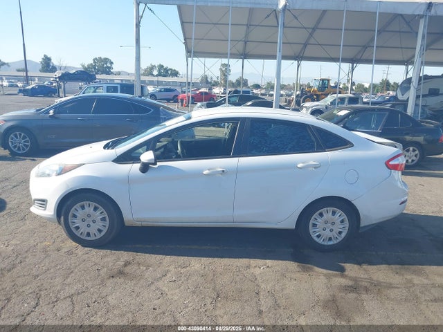 Ford Fiesta 2015 3FADP4AJ4FM110816 Image 15