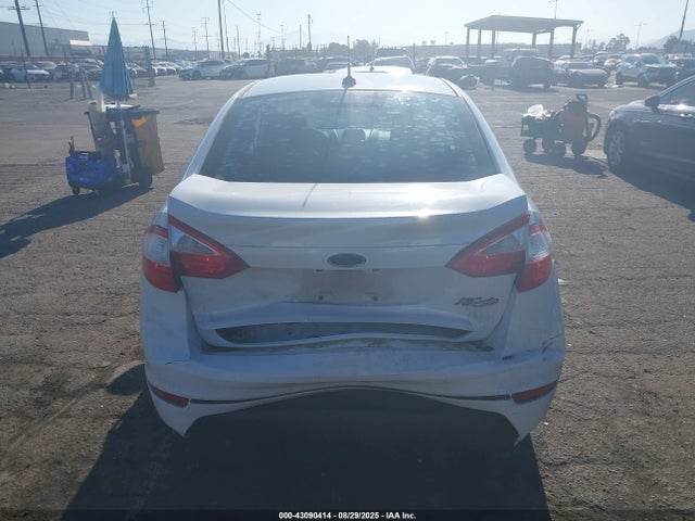 Ford Fiesta 2015 3FADP4AJ4FM110816 Image 17