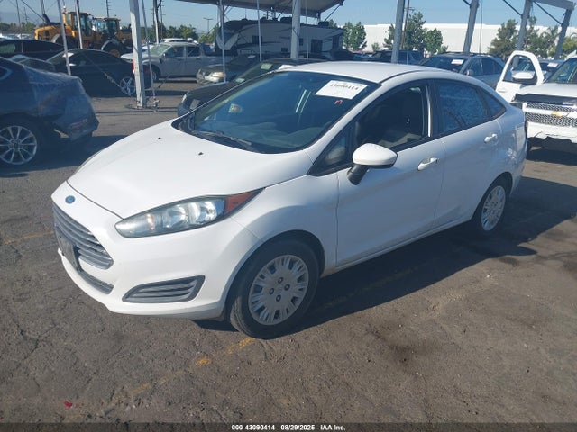 Ford Fiesta 2015 3FADP4AJ4FM110816 Image 2
