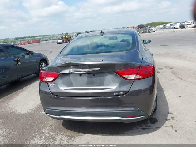 1C3CCCAB2FN635114 Chrysler 2015