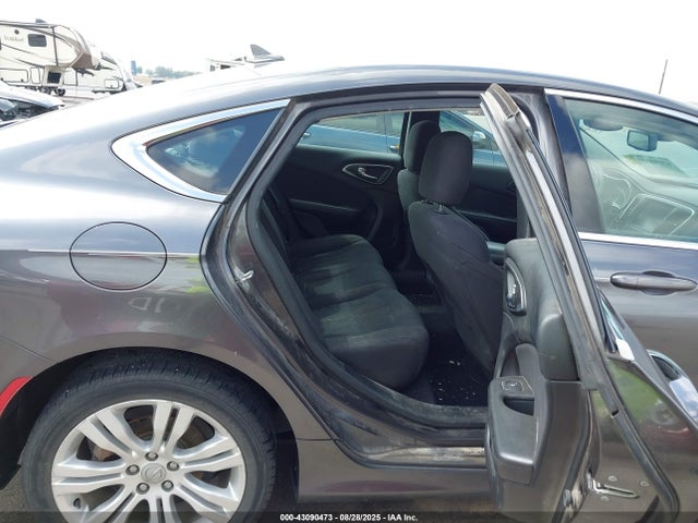 1C3CCCAB2FN635114 Chrysler 2015
