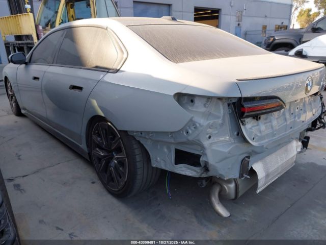 2024 BMW 740 WBA23EH04RCR00071 Photo 2