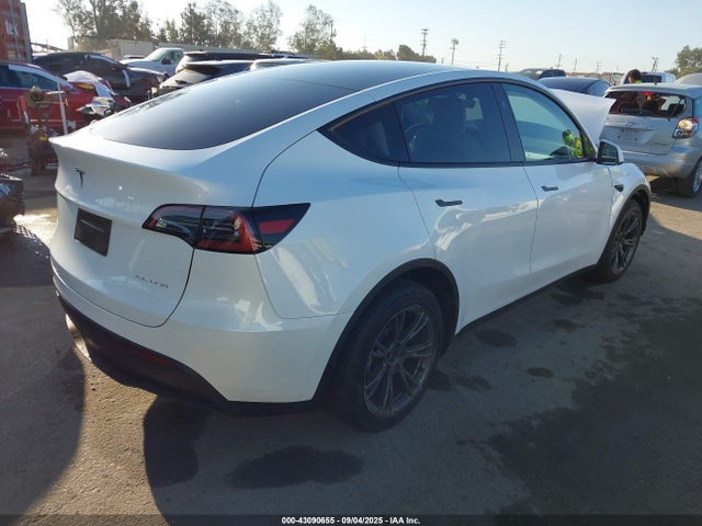 2024 TESLA MODEL Y 7SAYGDEE2RF123830 Photo 3