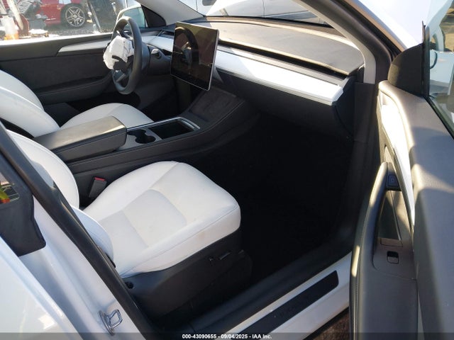 2024 TESLA MODEL Y 7SAYGDEE2RF123830 Photo 4