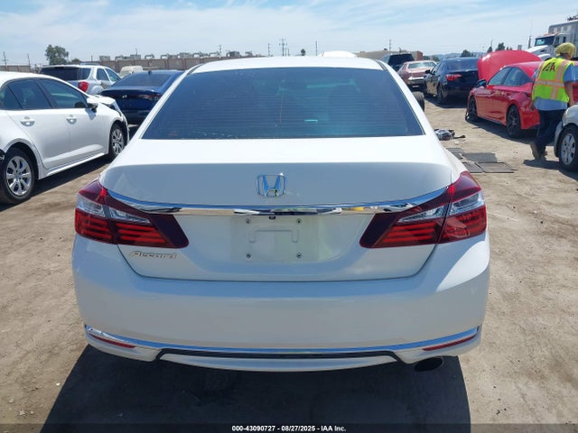 Honda k24w1 2017 1HGCR2F32HA032276 Image 16