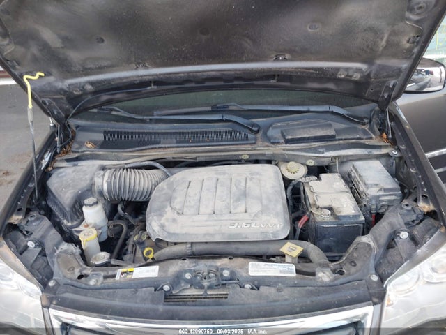 Chrysler Town and Country 2016 2C4RC1GG2GR306656 Image 10