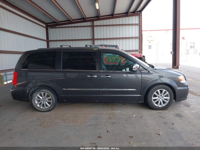 Chrysler Town and Country 2016 2C4RC1GG2GR306656 Image 13