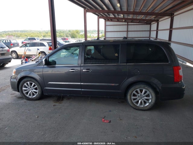 Chrysler Town and Country 2016 2C4RC1GG2GR306656 Image 14