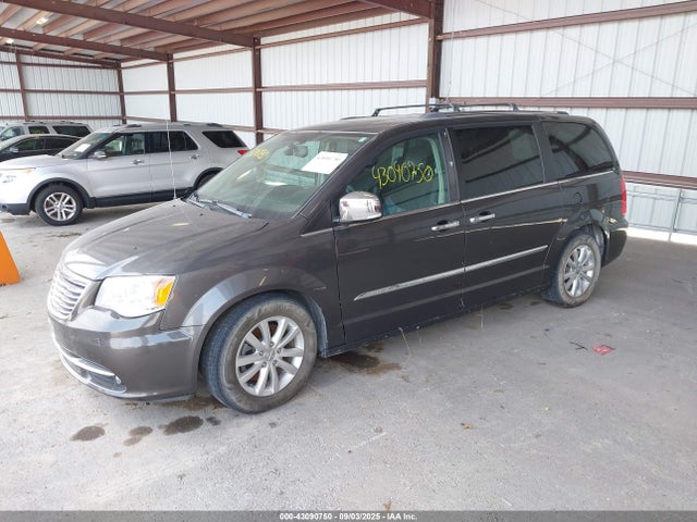 Chrysler Town and Country 2016 2C4RC1GG2GR306656 Image 2