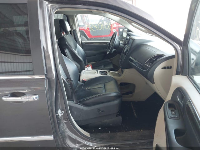 Chrysler Town and Country 2016 2C4RC1GG2GR306656 Image 5