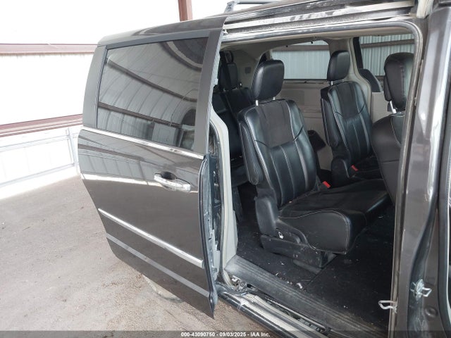 Chrysler Town and Country 2016 2C4RC1GG2GR306656 Image 8