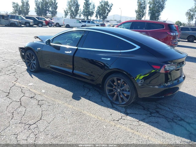 2018 TESLA MODEL 3 5YJ3E1EA5JF176213 Photo 2