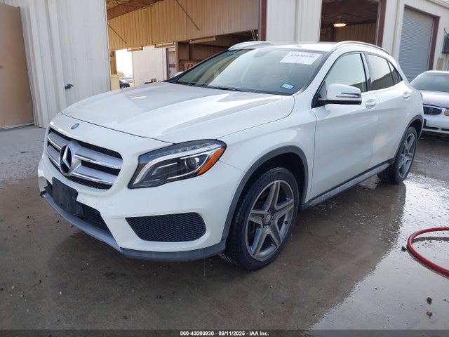 Mercedes-Benz GLA-Class 2015 WDCTG4GB0FJ068352 Image 2
