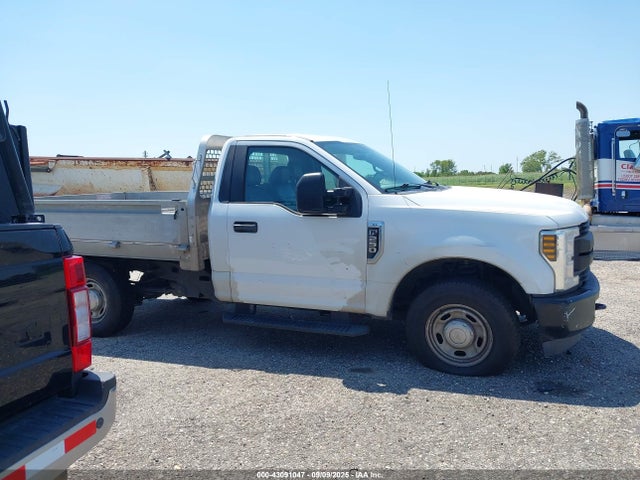 Ford 2019 2019 1FDBF2A69KED43137 Image 12