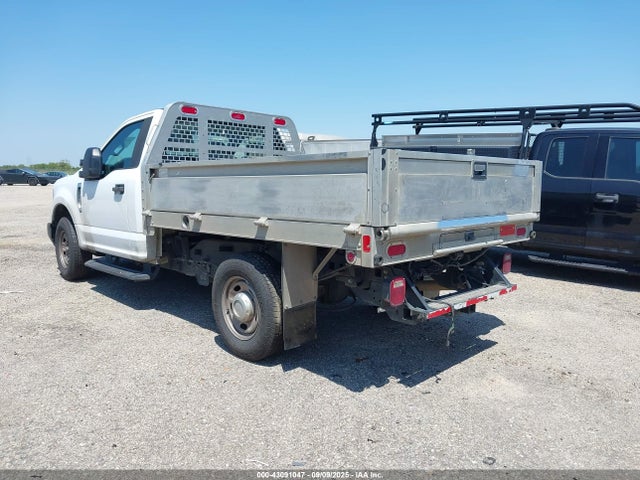 Ford 2019 2019 1FDBF2A69KED43137 Image 3