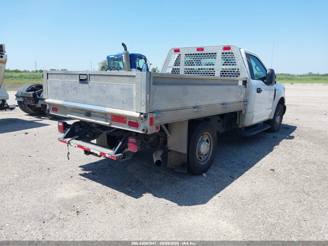 Ford 2019 2019 1FDBF2A69KED43137 Image 4