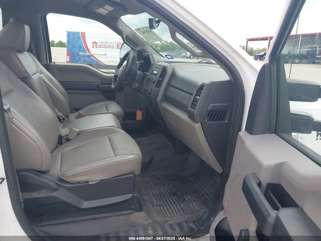 Ford 2019 2019 1FDBF2A69KED43137 Image 5