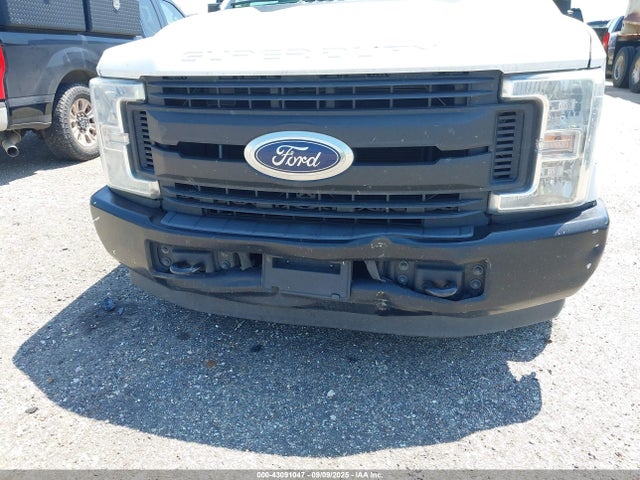 Ford 2019 2019 1FDBF2A69KED43137 Image 6