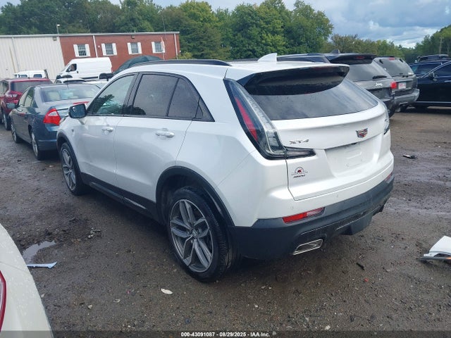 2023 CADILLAC XT4 1GYFZFR47PF152173 Photo 2