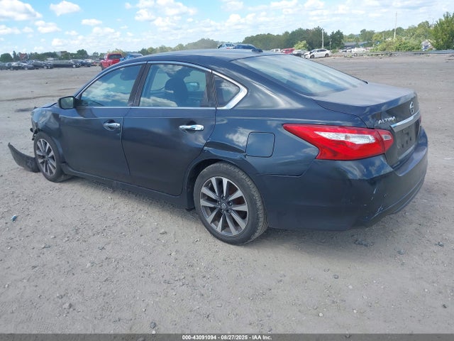 1N4AL3AP9HC111221 Nissan 2017