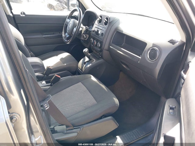 1C4NJRFBXED549303 Jeep 2014