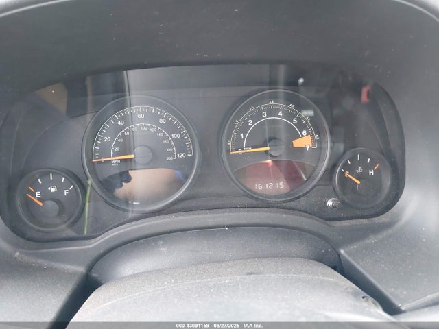 1C4NJRFBXED549303 Jeep 2014