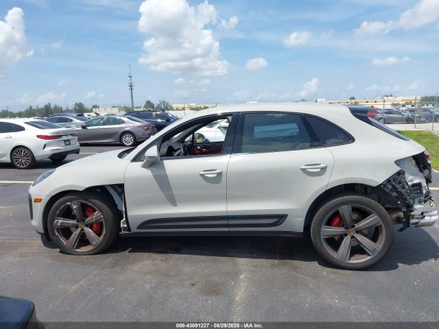Porsche Macan 2022 WP1AG2A55NLB22234 Image 15