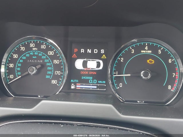 2013 JAGUAR XF SAJWA0ES4DPU08386 Photo 6