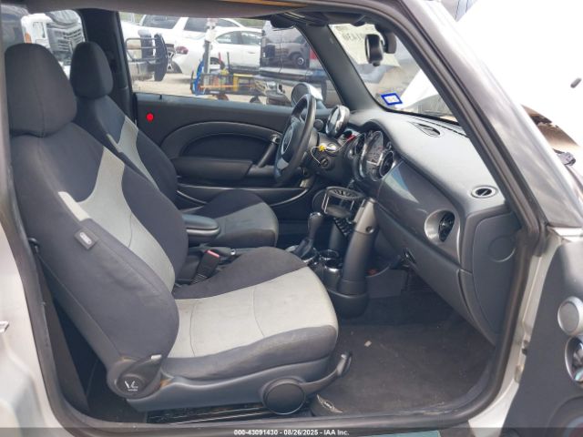 2006 MINI COOPER WMWRC33546TJ75234 Photo 4