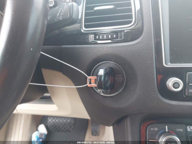 2016 VOLKSWAGEN TOUAREG WVGEF9BP9GD005277 Photo 10