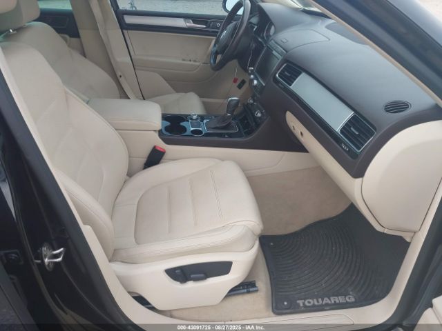 2016 VOLKSWAGEN TOUAREG WVGEF9BP9GD005277 Photo 4