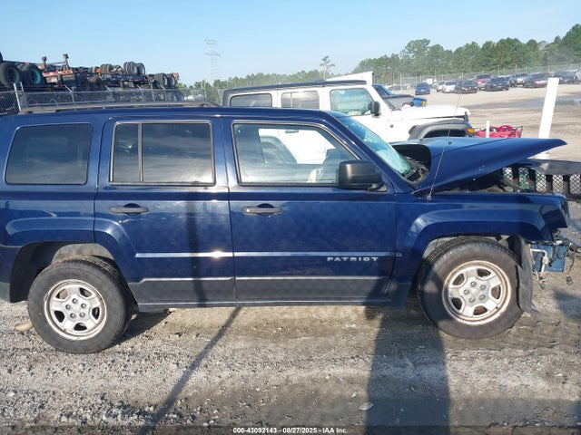 1C4NJPBA3GD677886 Jeep 2016