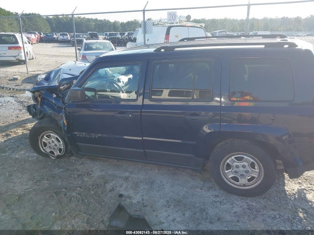 1C4NJPBA3GD677886 Jeep 2016