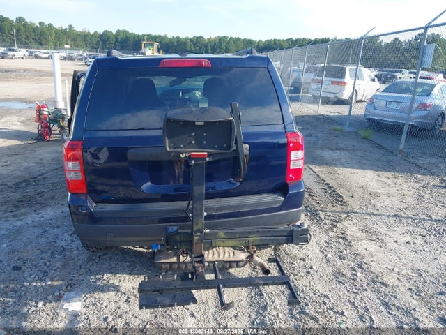 1C4NJPBA3GD677886 Jeep 2016