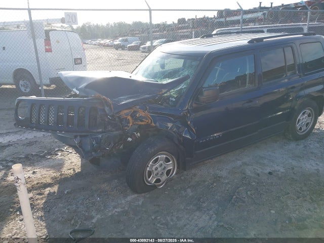 1C4NJPBA3GD677886 Jeep 2016