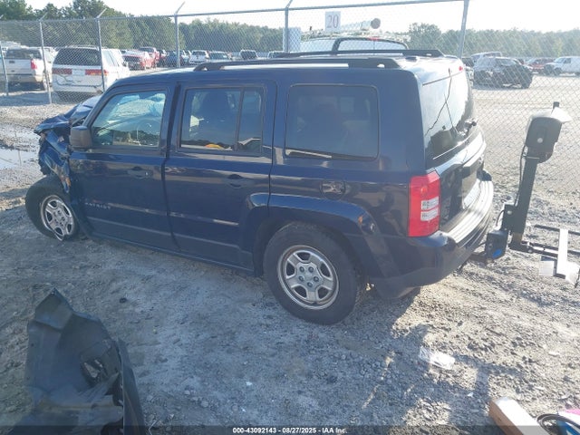 1C4NJPBA3GD677886 Jeep 2016