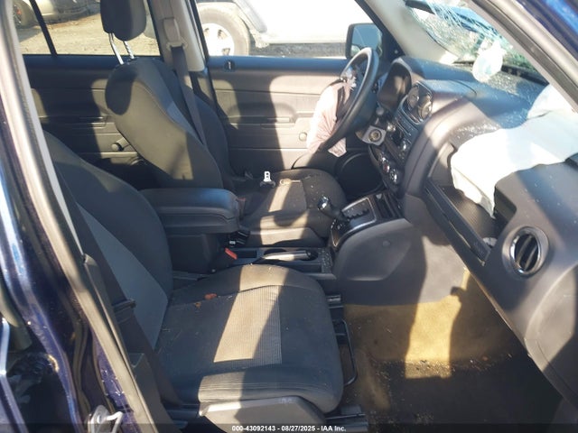 1C4NJPBA3GD677886 Jeep 2016