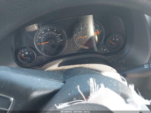 1C4NJPBA3GD677886 Jeep 2016