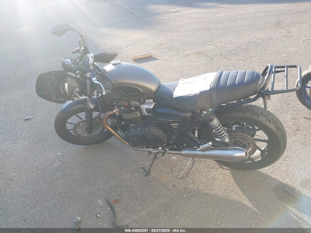 Triumph Motorcycle Street Twin 2022 SMTD31G74NTAF1783 Image 13