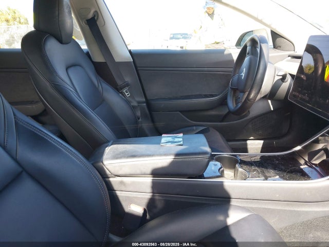 2019 TESLA MODEL 3 5YJ3E1EA9KF485913 Photo 4