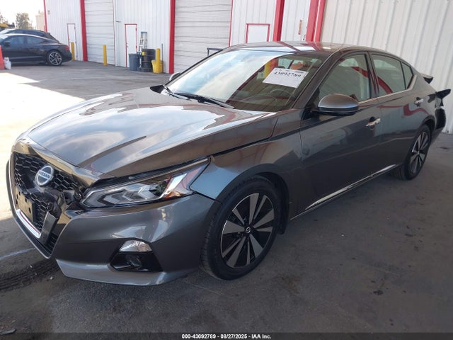 Nissan 2019 2019 1N4BL4DV7KC174006 Image 2